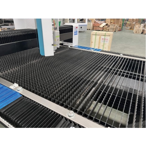Macchina per taglio laser metalli FIBER 3000W 130x250cm + accessori